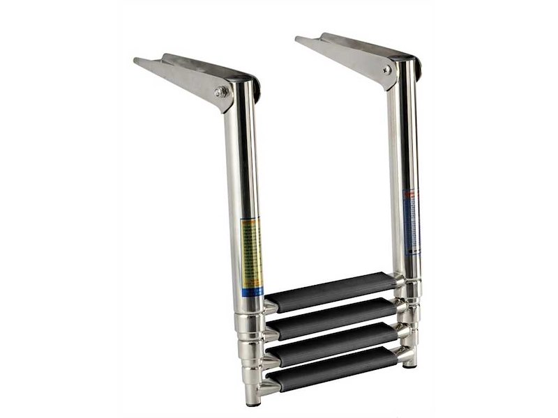 Scaletta telescopica sopra plancetta 