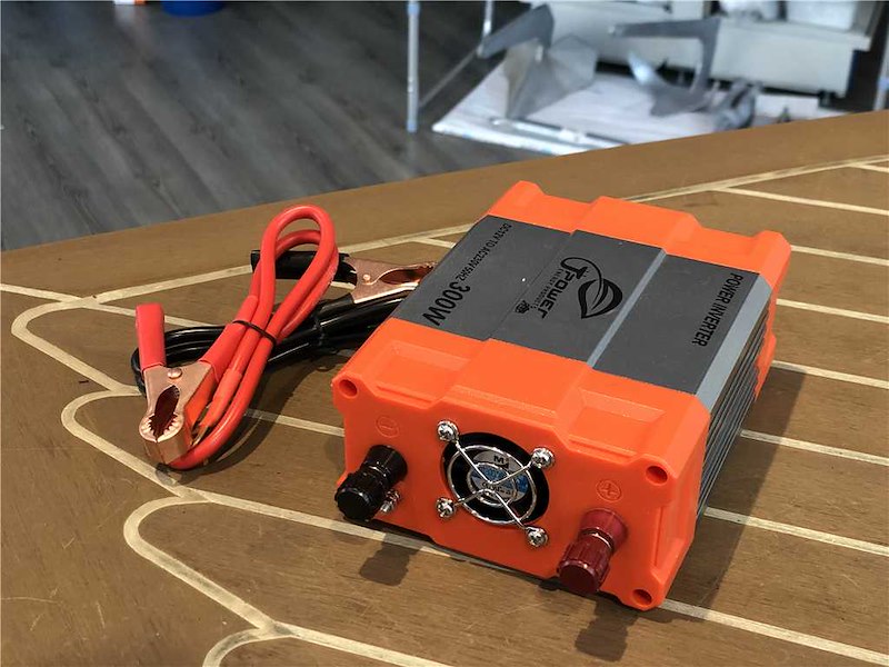 Inverter onda sinusoidale modificata - 300 W -